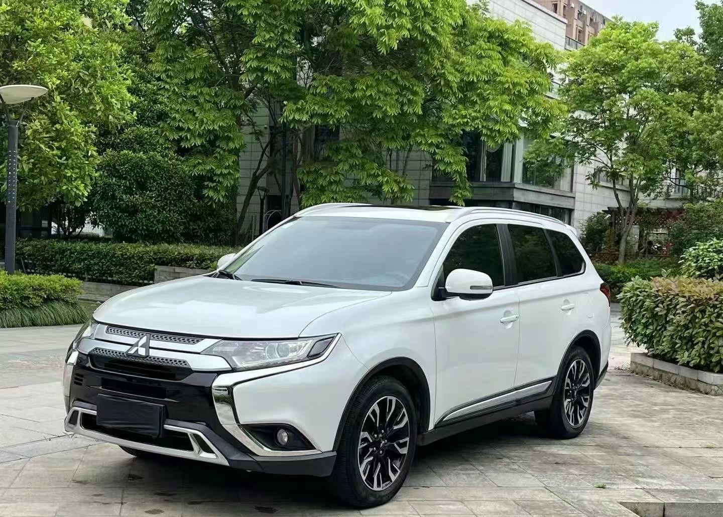
  三菱 欧蓝德 2019款 2.0L 两驱畅享版 5座